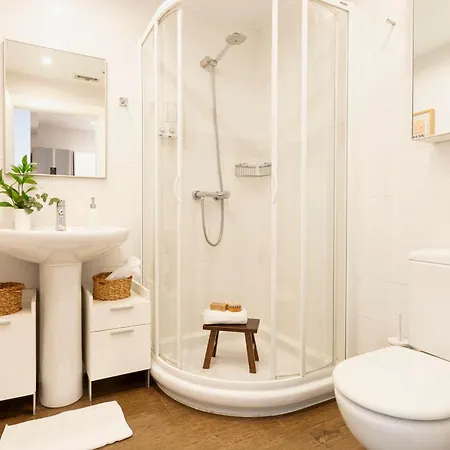 Heart Of San Sebastian⎮walk Score 99⎮3 Baths Apartment